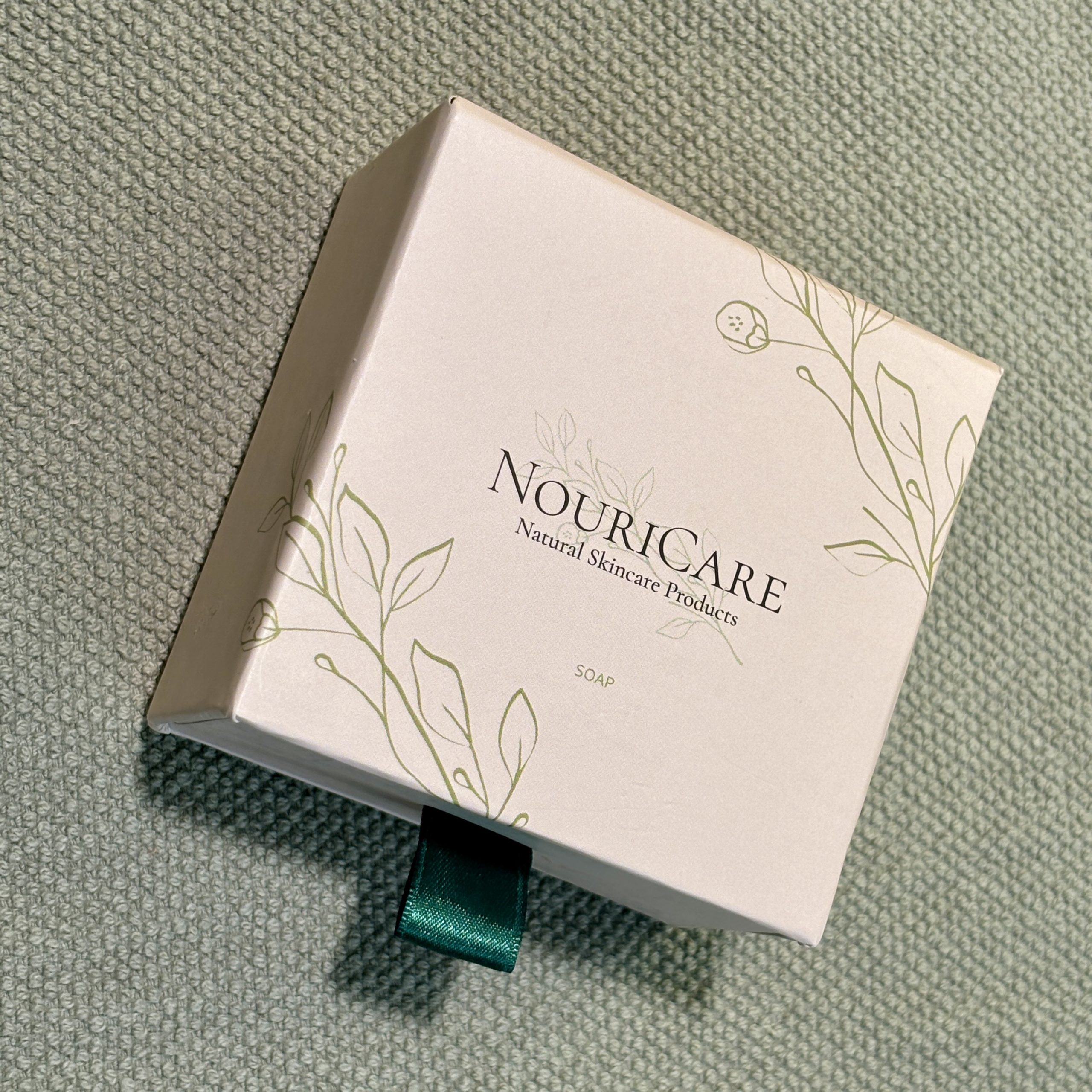 Boite packaging NouriCare (petite, fermée)